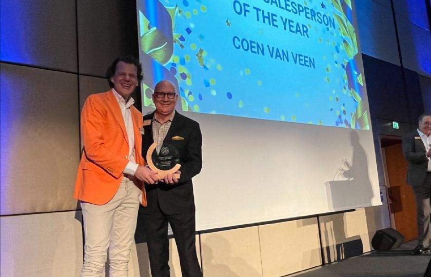 Coen van Veen wint Hotel Property Sales Person of the Year Award