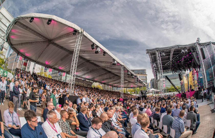 Deutsche+Telekom+Digital+X%3A+business+festival+van+de+buitencategorie